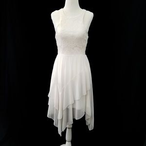 Lace detail sleeveless dress